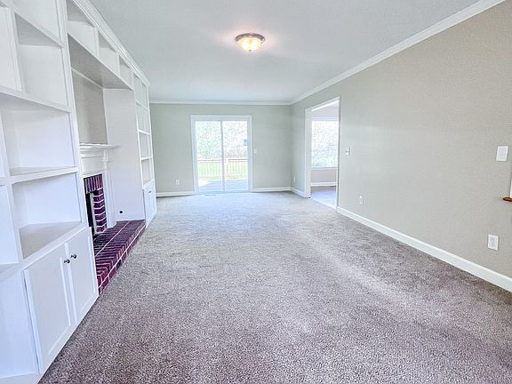 5th image of 2581 Douglas Ln