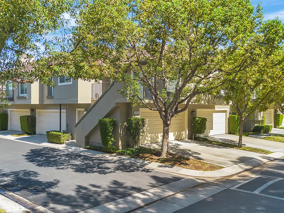 8200 E Oak Ridge Cir