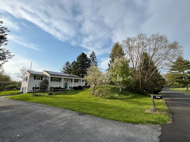Streetview of house