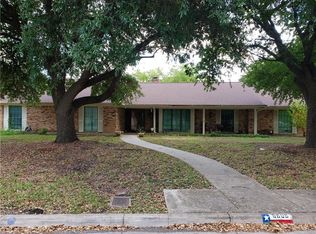 5808 Oakmont Ln, Fort Worth, TX 76112