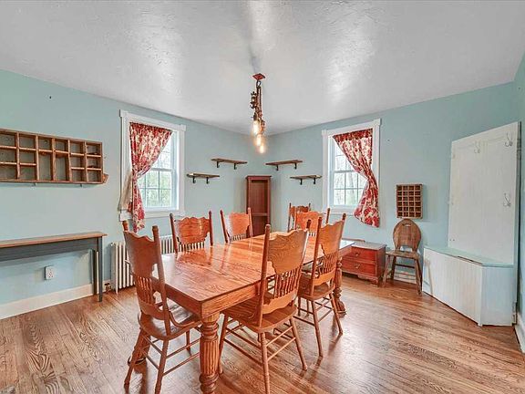 3rd image of 82 Mountainview Ave