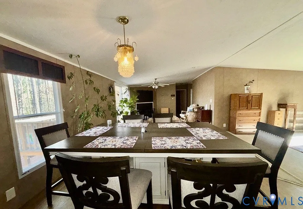 4 bed, 3.0 bath, 2001 sqft, $2,500 — Photo 3