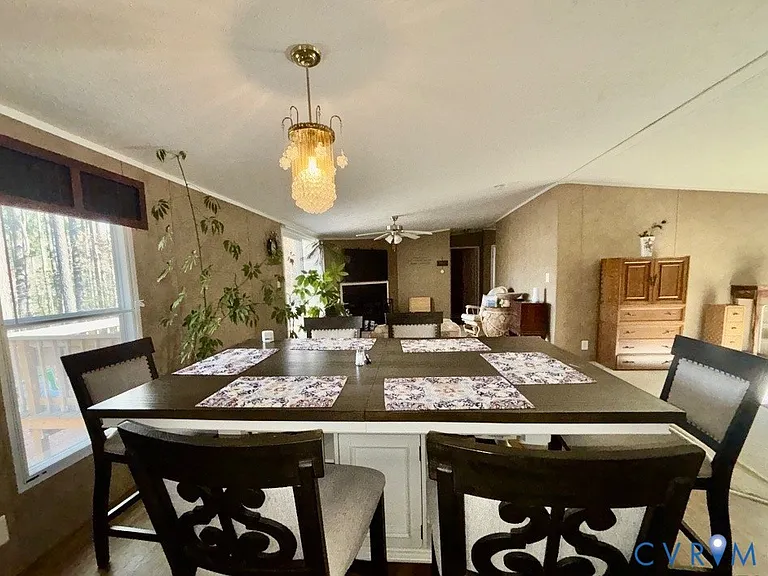 1585 Ullainee Rd — Photo 3