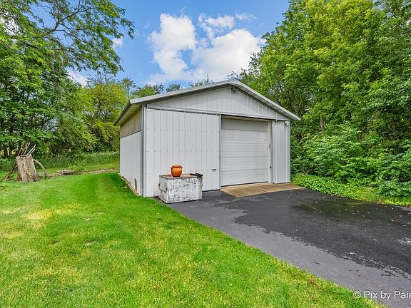 3rd image of 9901 Fox Bluff Ln