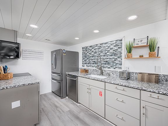 4th image of 17709 Front Beach Rd #2