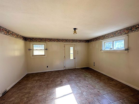5th image of 415 Private Road 11014