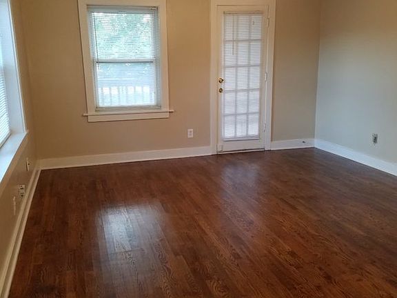 2nd image of 3820 Walnut St #104