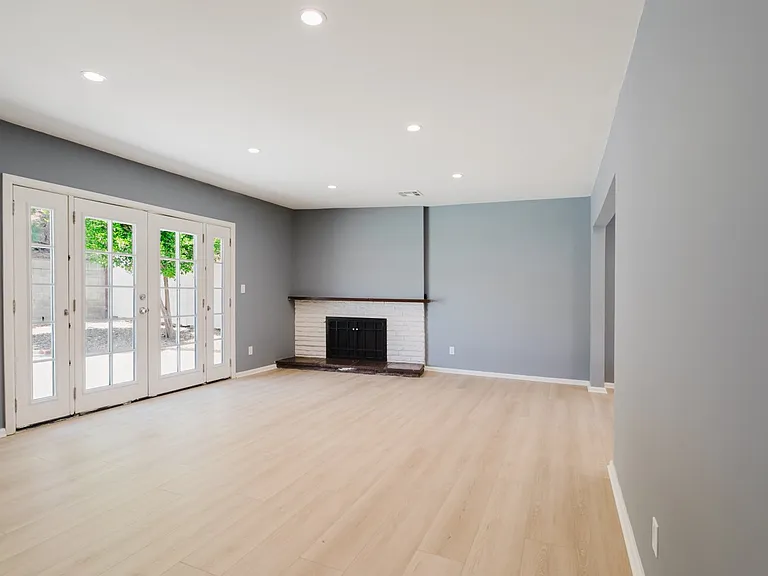 9540 Debra Ave — Photo 6
