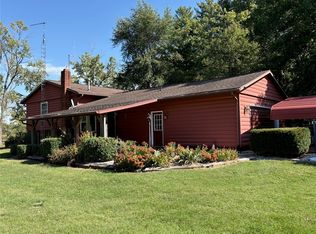811 N Ash St, Saint Elmo, IL 62458
