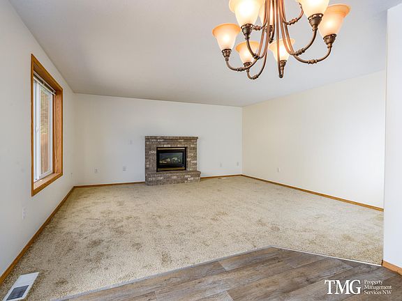 4th image of 16302 NE 76th Way