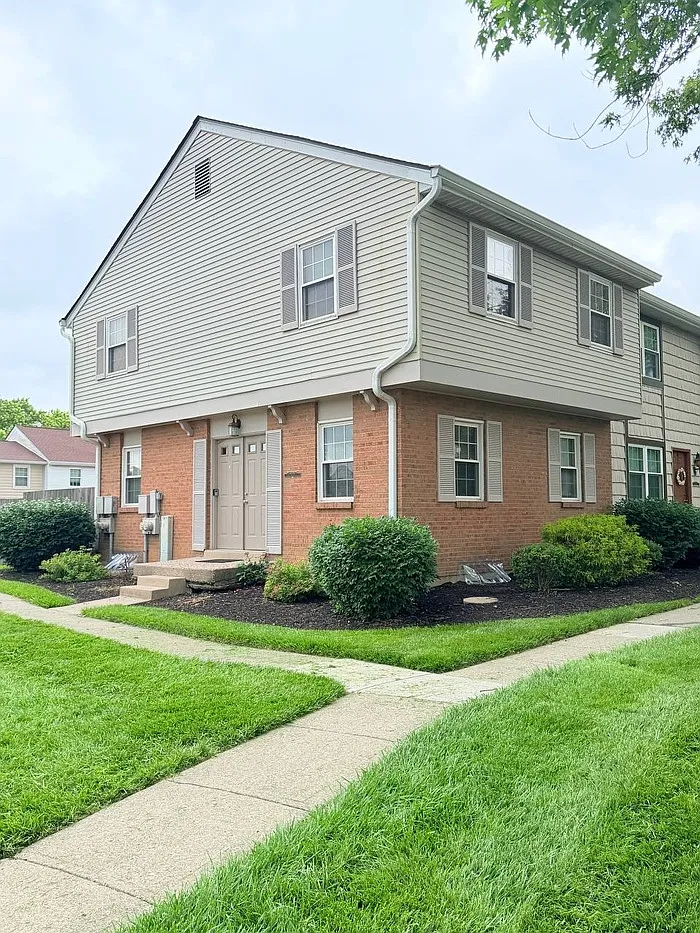 3 bed, 2.5 bath, 1650 sqft, $2,100 — Photo 1