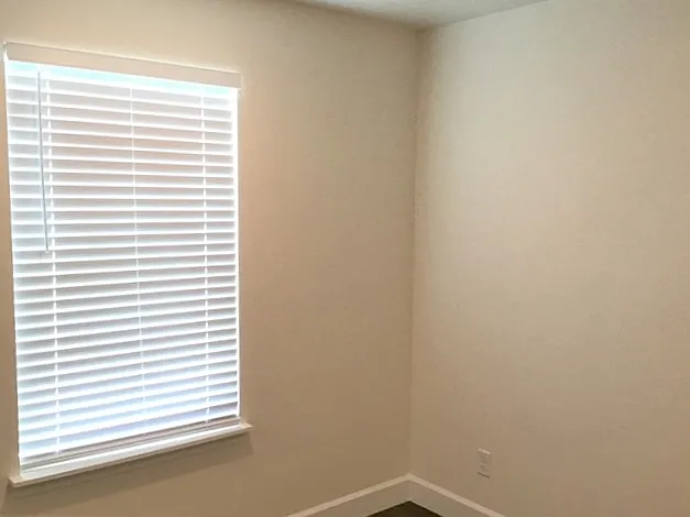 1218 E Peterson Ln — Photo 15