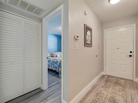5th image of 1167 Montrose Pl
