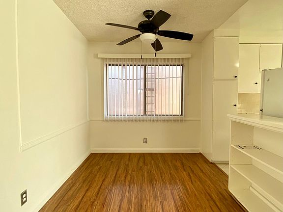 3rd image of 10-717 N Sycamore Ave #10