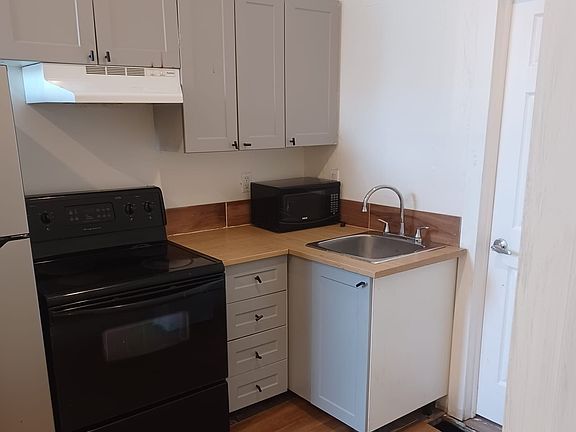 3rd image of 90 Sherman Ave N