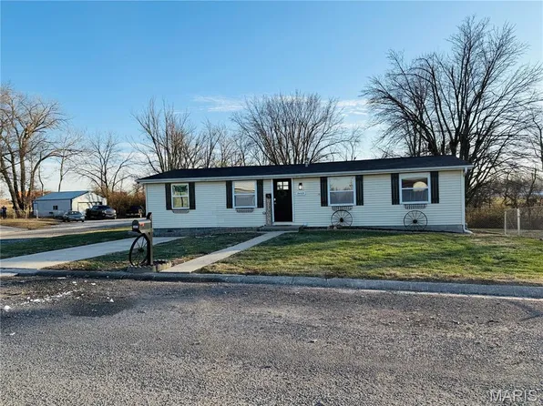 34105 Teakwood Pl, Brighton, IL 62012