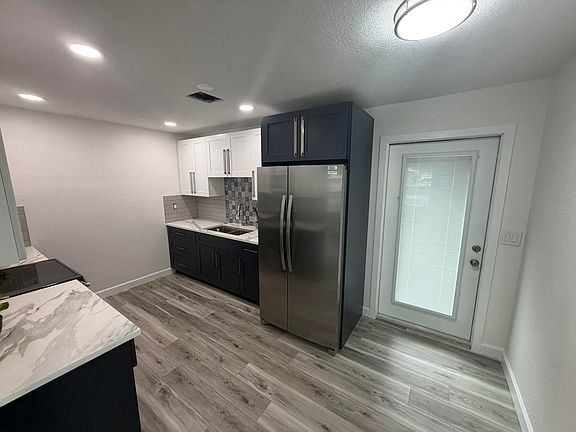 5th image of 6200 SW 41st Pl