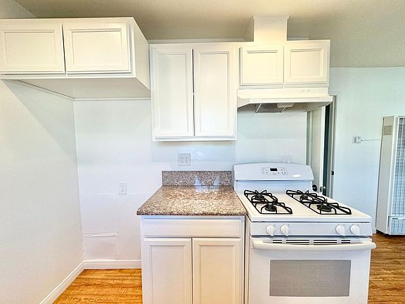 4th image of 2810-2820 Huntington St #52