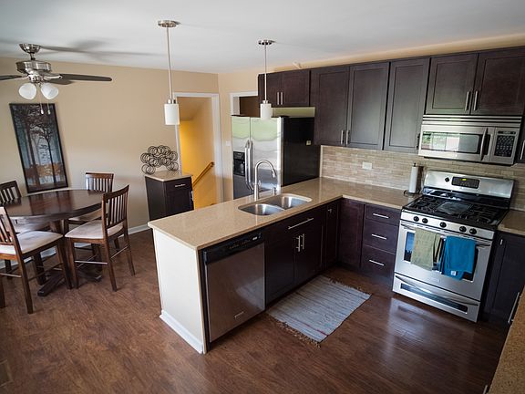 3rd image of 824 Blenheim Dr