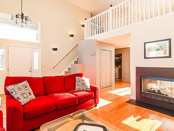 4th image of 649 Jamestown Pl