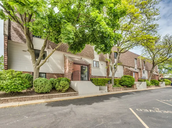 441 Elm St APT 3A, Deerfield, IL 60015