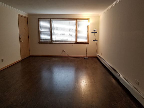 5th image of 6845 N Northwest Hwy APT 1