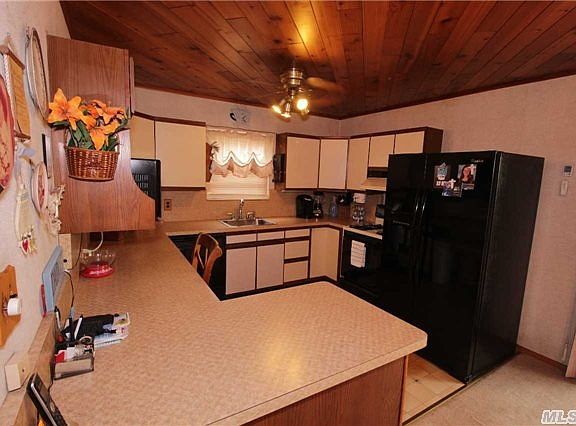 4th image of 327 Park Ln