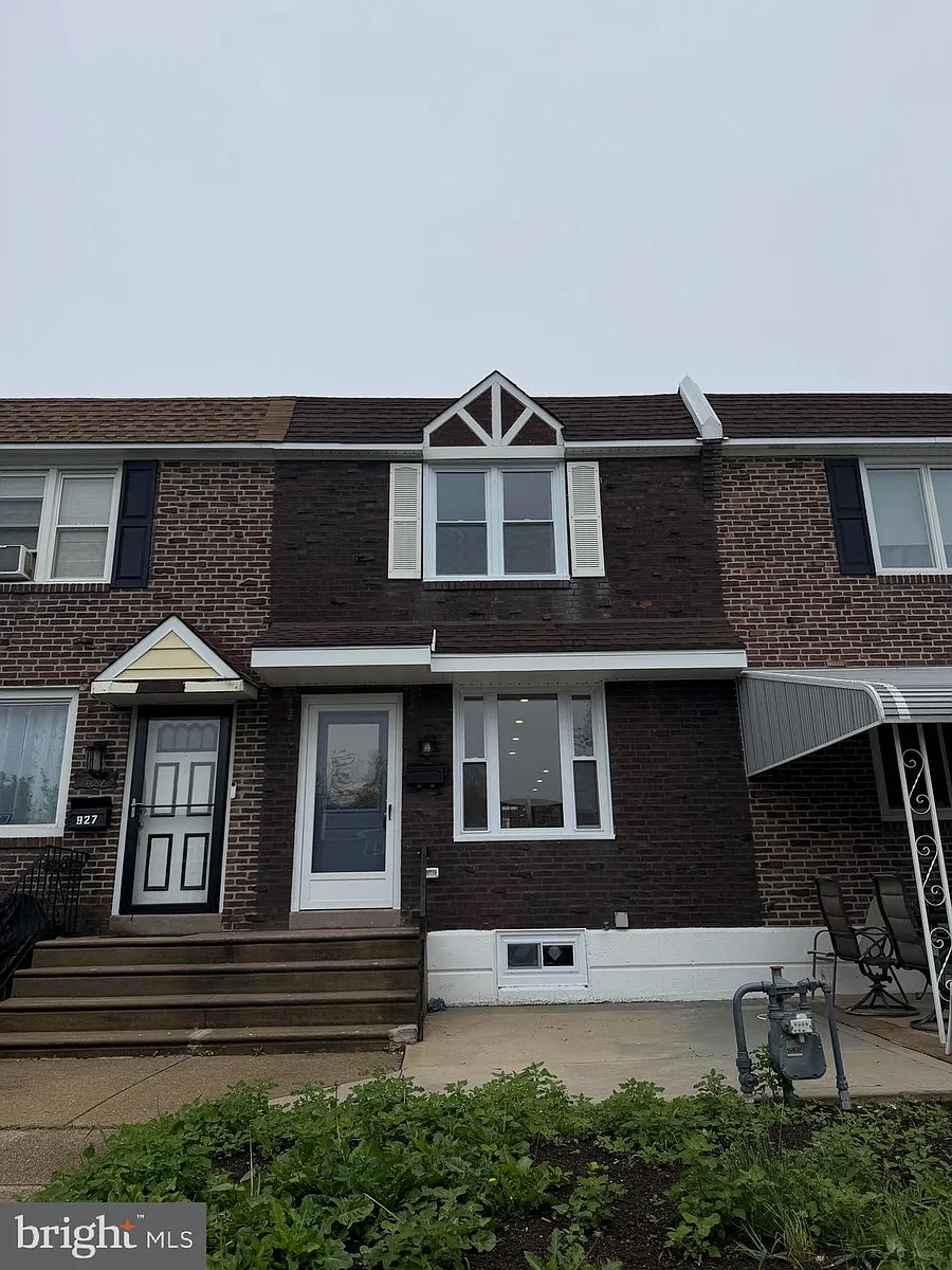Photo 1 of 1 - 925 Maple Ave - Glenolden, PA Primary Photo - 925 Maple Ave
