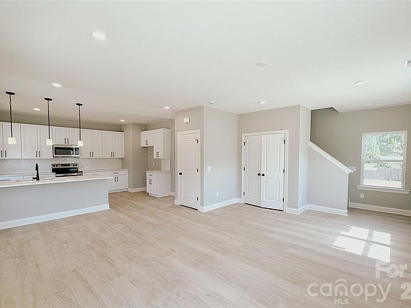 4th image of 1455 W Ridge Rd