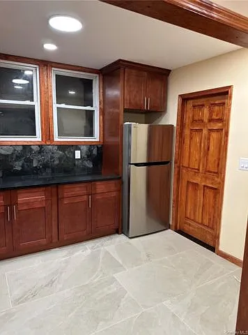 9015 Bayview Pl — Photo 3