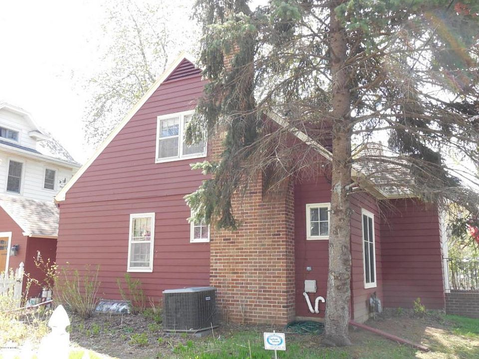 2nd image of 22 9th Ave NW