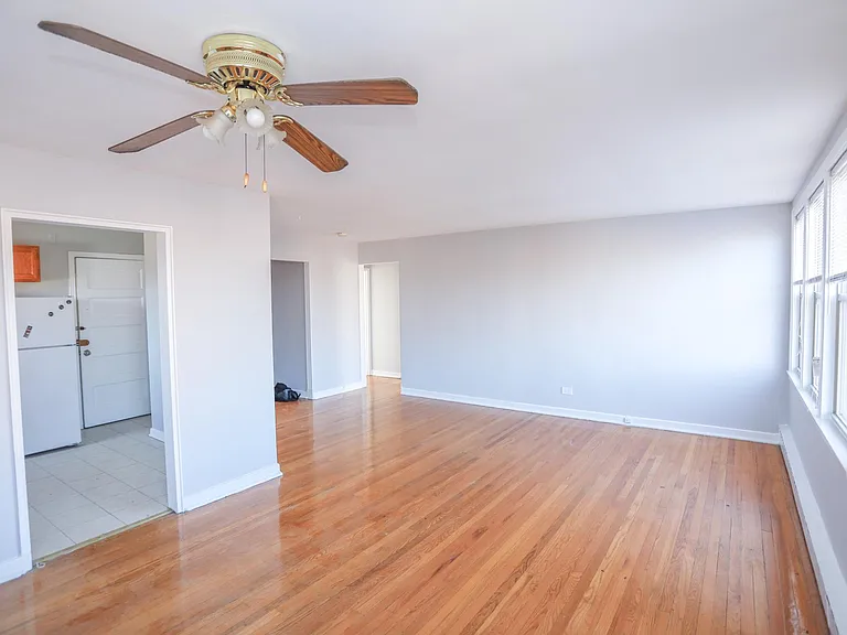 2417 W Farragut Ave #2A — Photo 4