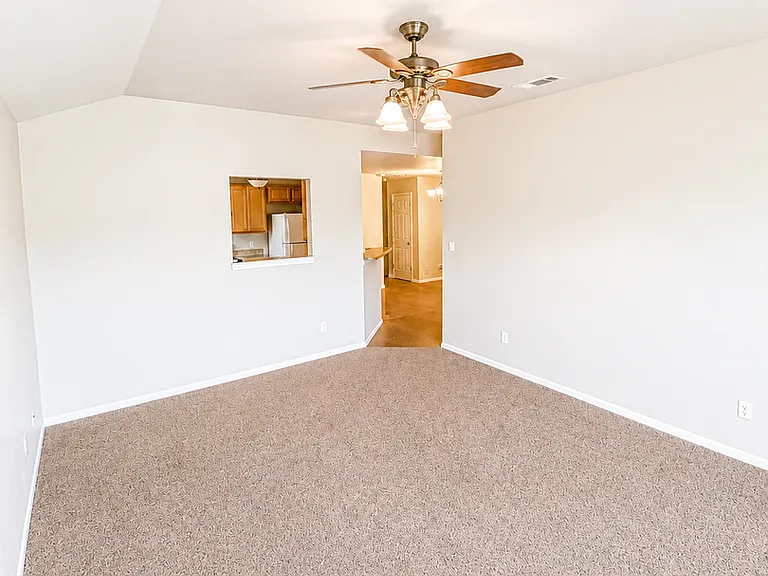 2704 Vernice Loop — Photo 3