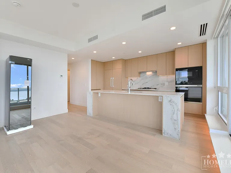1475 Foster St #1105 — Photo 4