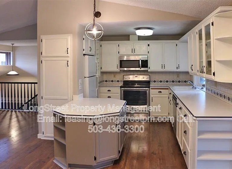 1692 SW Reed Pl — Photo 11