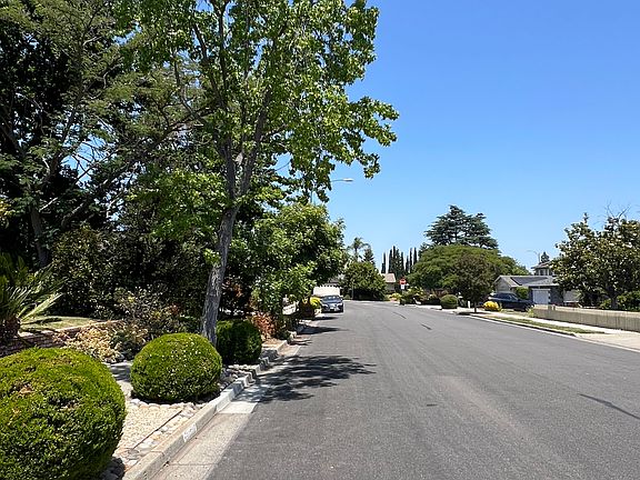 2nd image of 10823 Wilkinson Ave