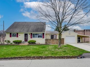 2975 Charles St, Cuyahoga Falls, OH 44221