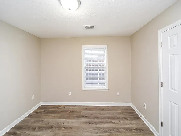 7621 Davis Pkwy — Photo 14