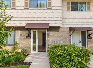 540 W Lodge Trl APT G, Wheeling, IL 60090