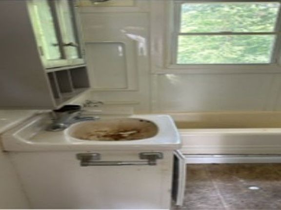 5th image of 1300 W North St