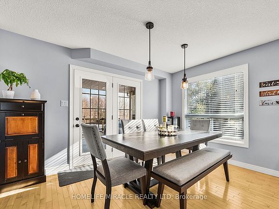 5th image of 22 Devonleigh Dr