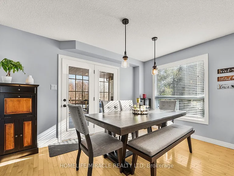 22 Devonleigh Dr — Photo 5