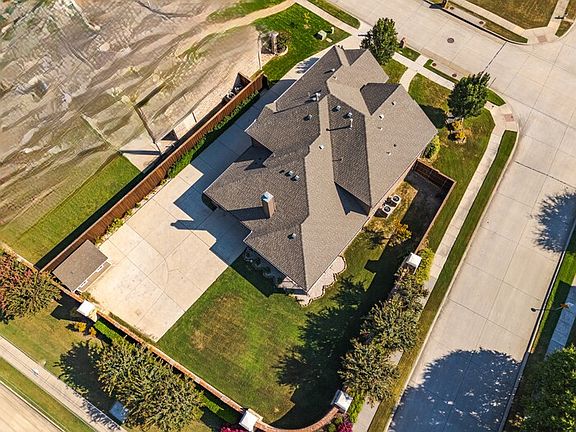2nd image of 501 Windward Dr