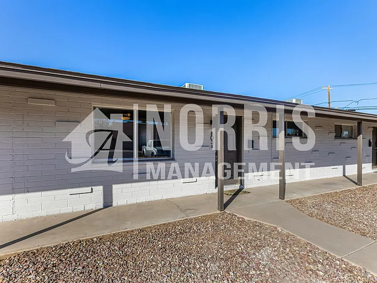803 N Park Ave — Photo 2