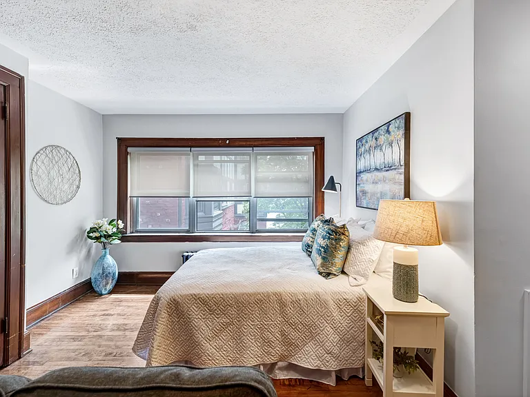 383 Wellington St W — Photo 8