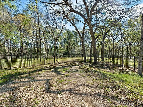3rd image of 19739 Lakeshore Dr E