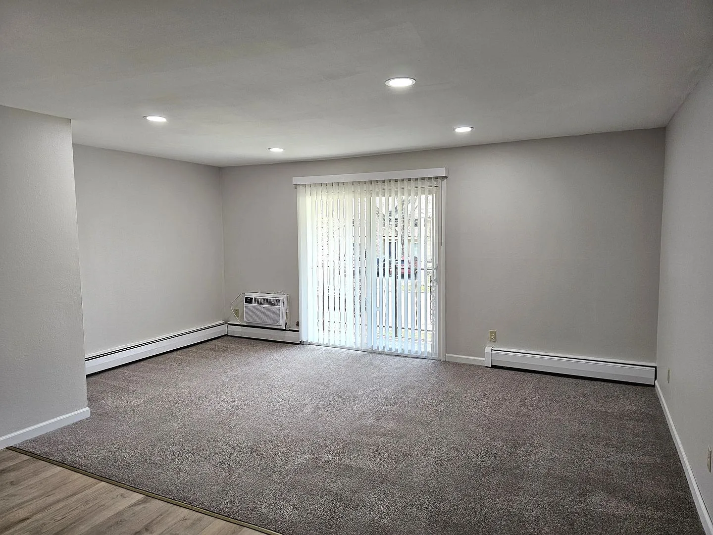 COACHLIGHT VILLAGE APARTMENTS — Photo 2