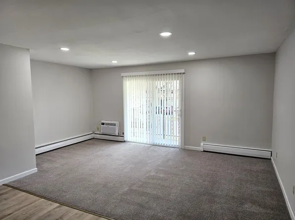 COACHLIGHT VILLAGE APARTMENTS