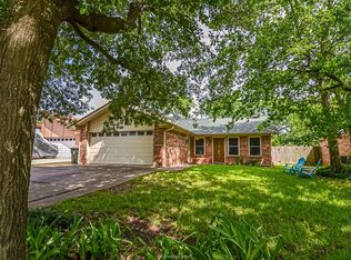 4204 Woodcrest Dr, Bryan, TX 77802