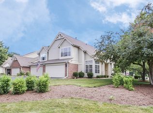 30W026 Redwood Ct, Warrenville, IL 60555